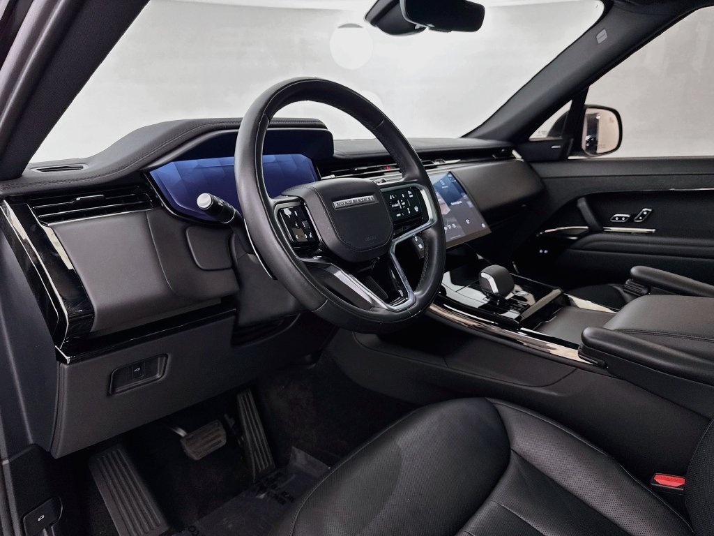 Used 2024 Black Land Rover SE image 9
