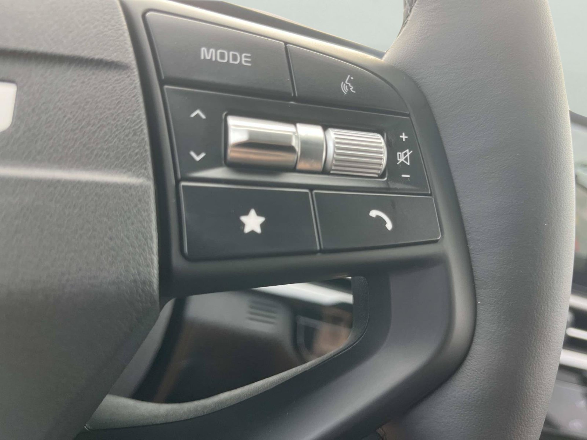 New 2027 Glacial White Pearl Kia LX image 25