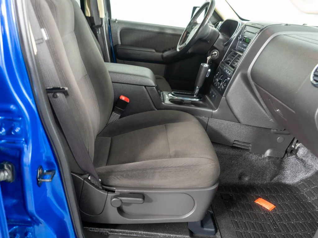Used 2010 Blue Ford XLT image 8