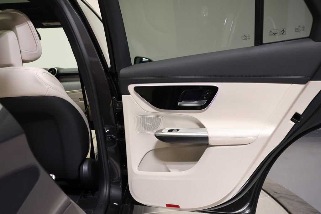 Used 2027  Mercedes-Benz GLC 300 image 49