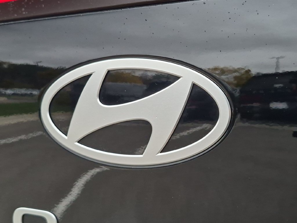 Used 2024 Black Hyundai SEL image 27