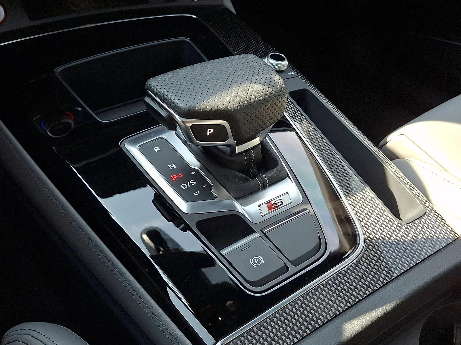Certified Used 2025 Arkona White   Z9z9 Audi Premium Plus image 16