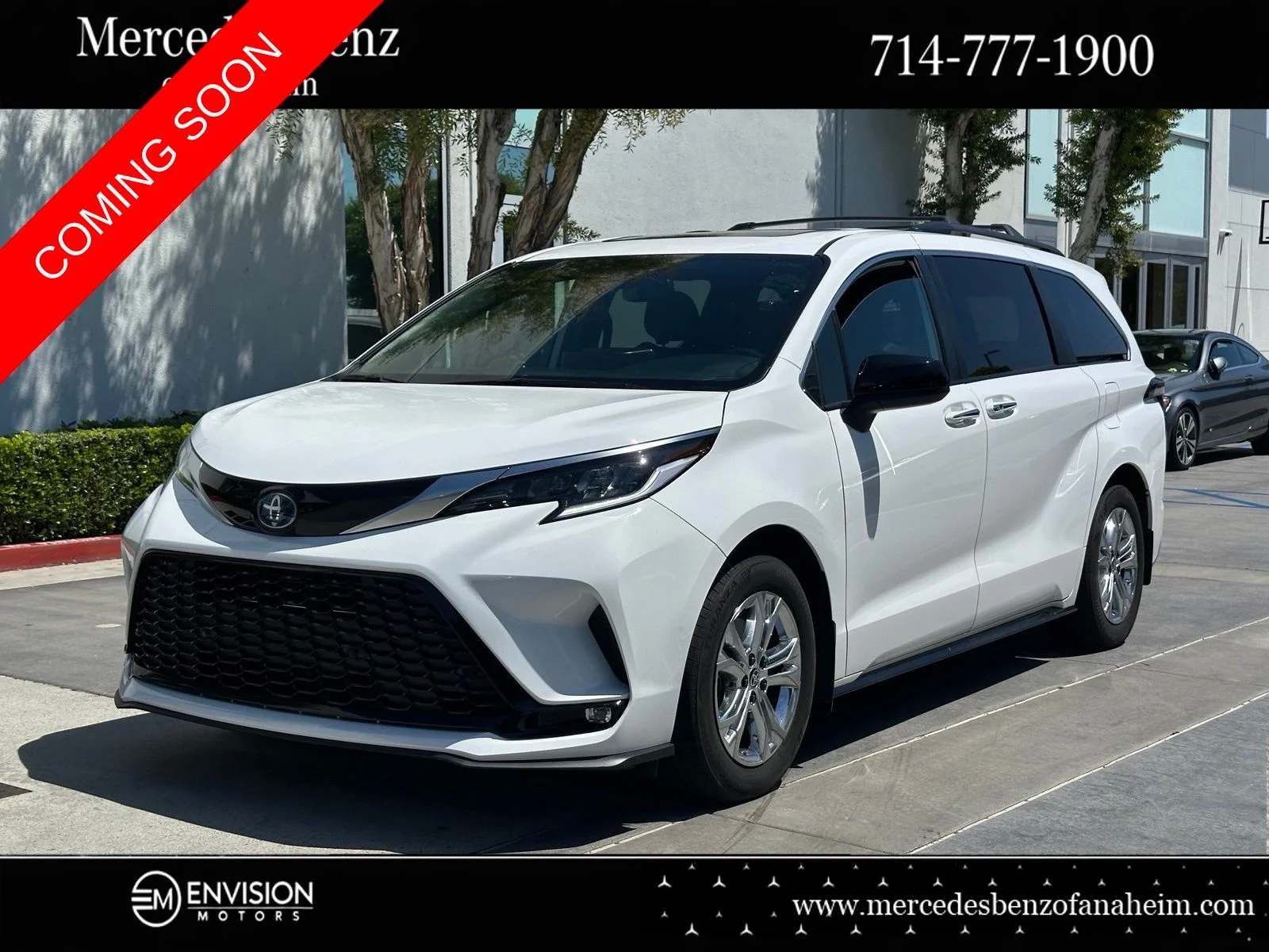 2023 Toyota Sienna XSE 7-Passenger Hybrid AWD's photo