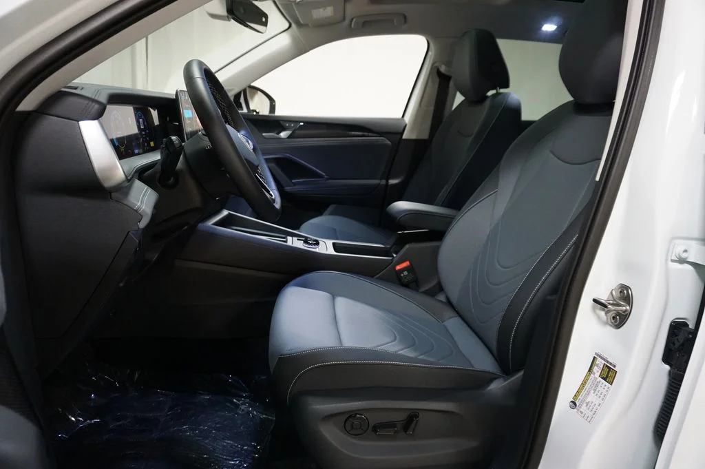 New 2026 White/off-white Volkswagen 2.0T SE image 10