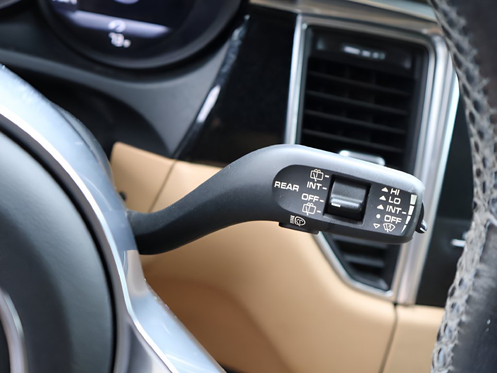 Used 2018 White Porsche Sport Edition image 31