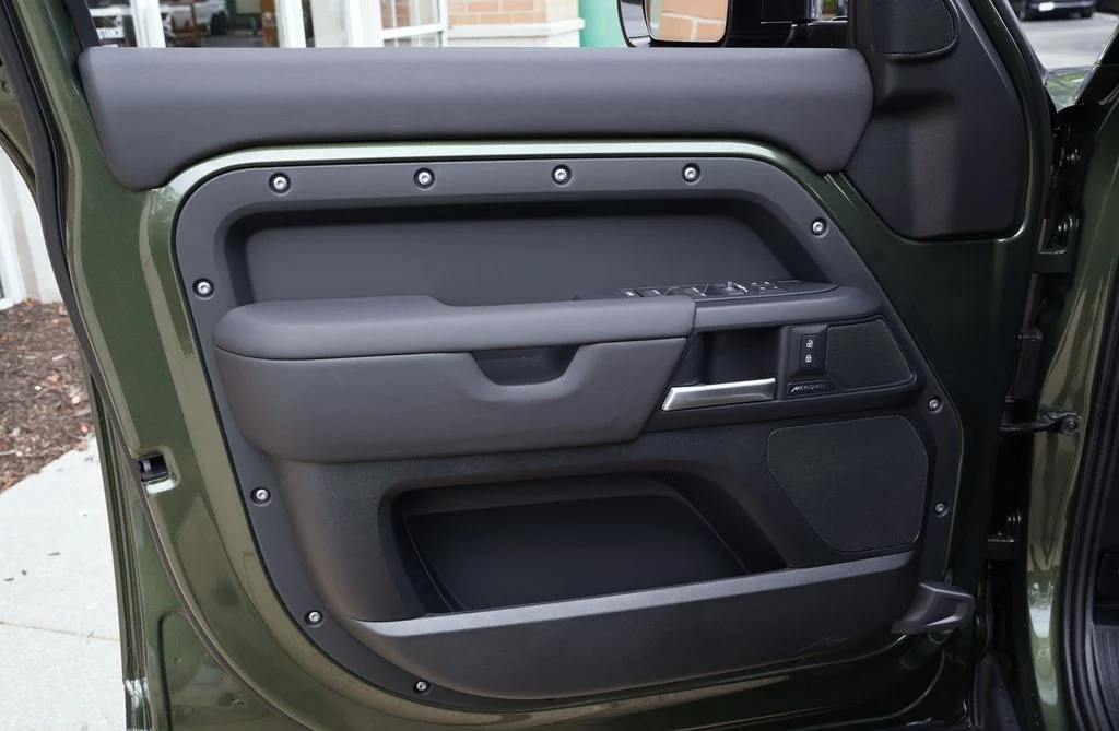 New 2026 Woolstone Green Land Rover S image 10