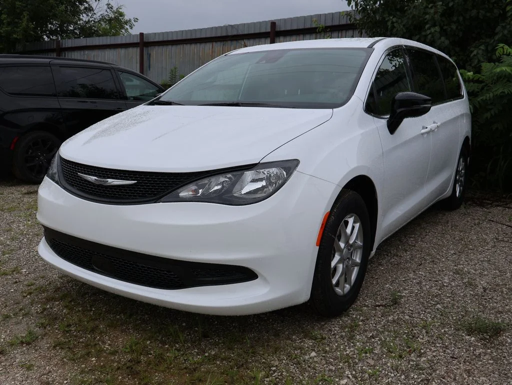 New 2027 Bright White Clear-Coat Exterior Paint Chrysler LX image 2