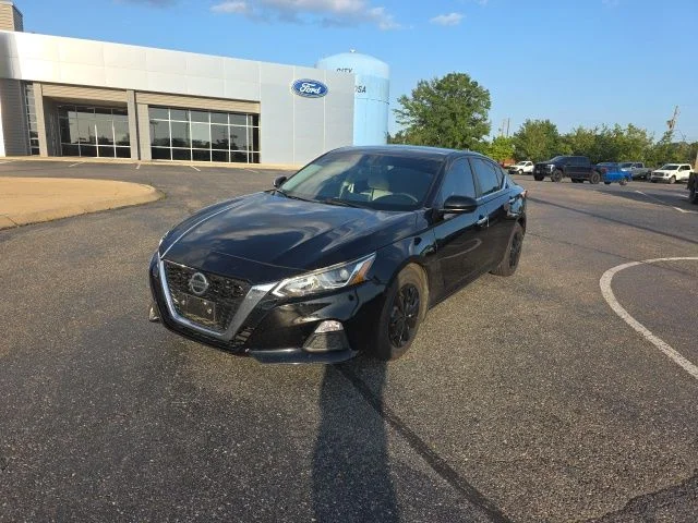 Used 2020 Black Nissan 2.5 S image 7