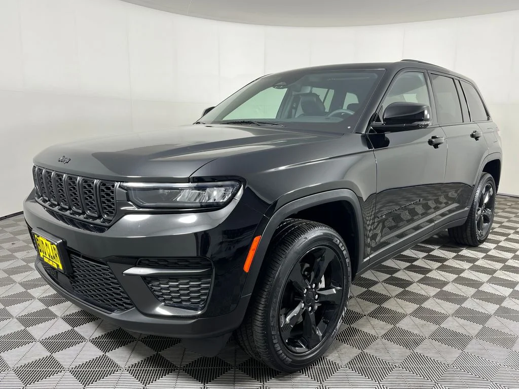 2023 Jeep Grand Cherokee Altitude 4x4's photo