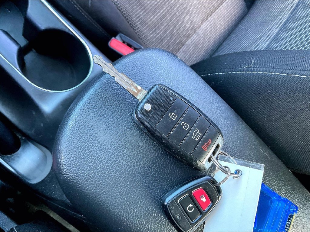 Used 2018 Silky Silver Kia LX image 26