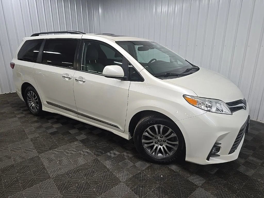 Used 2020 White Toyota XLE image 7