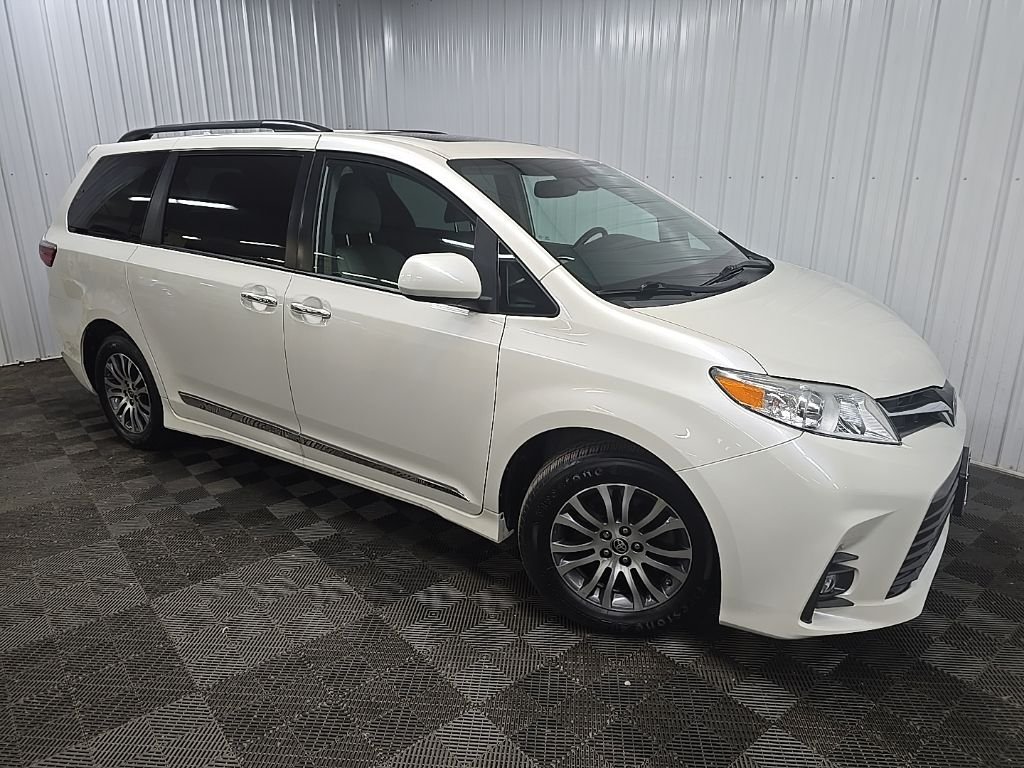 Used 2020 White Toyota XLE image 7