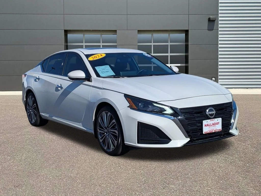 Used 2024 Pearl White Tricoat Nissan 2.5 SL image 3
