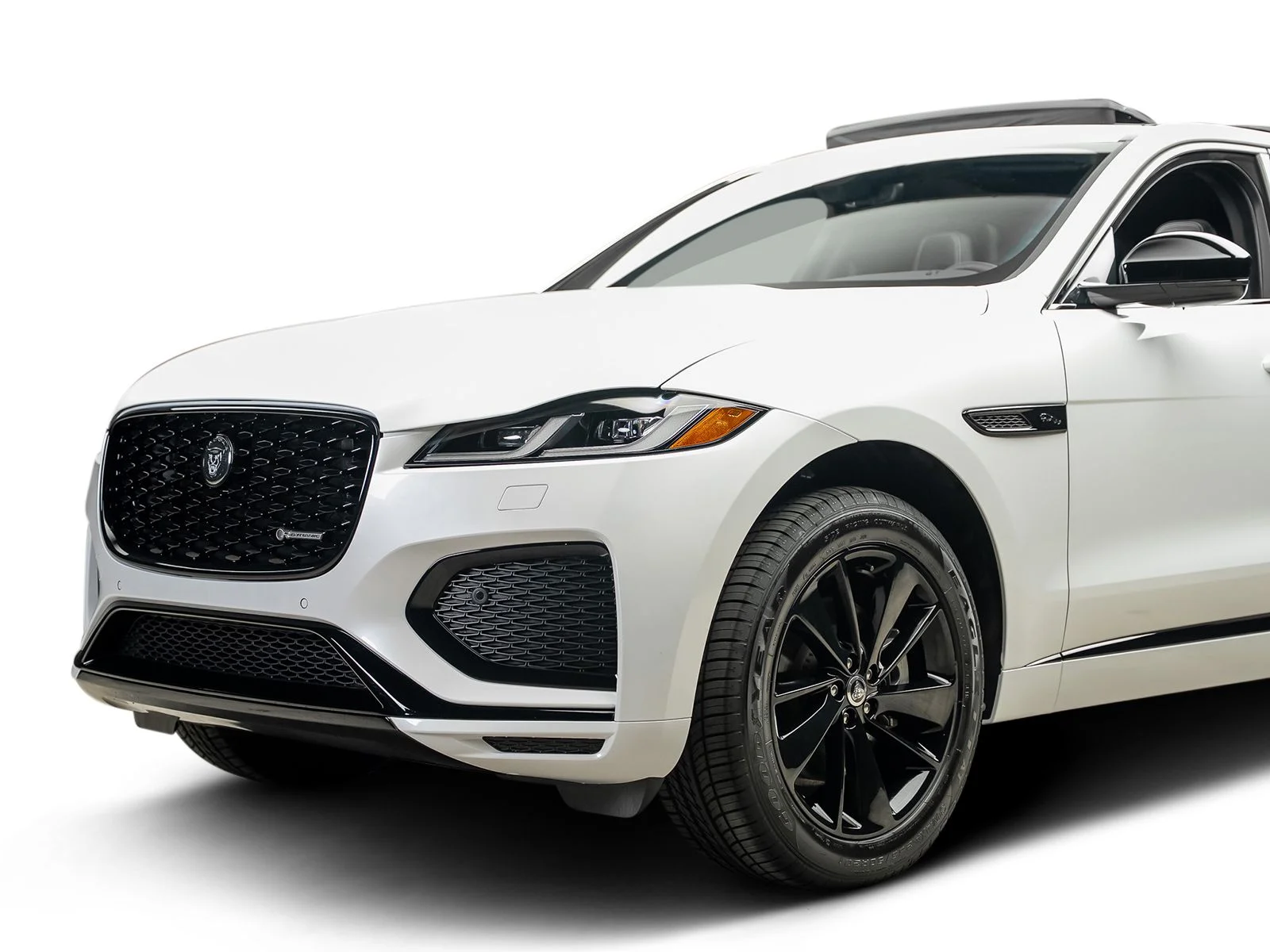 Used 2025 White Jaguar P250 R-Dynamic S image 15