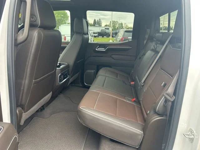 Used 2025 White Frost Tricoat GMC Denali image 37