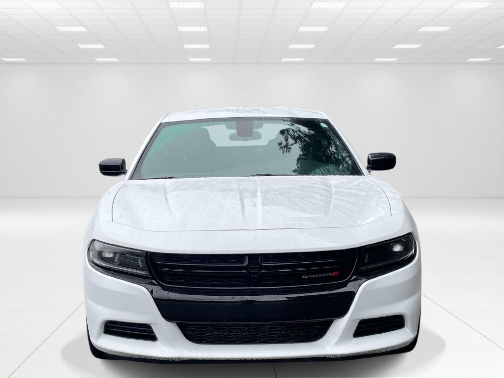 Used 2023 White Dodge SXT image 2