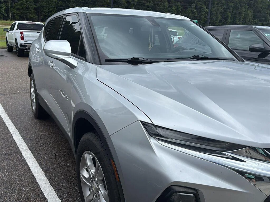 Used 2020 SILVER ICE METALLIC Chevrolet LT image 3