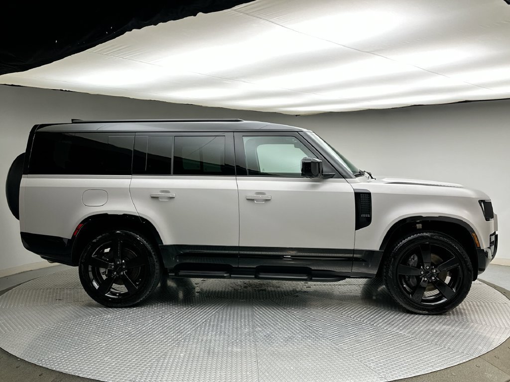 Used 2026  Land Rover X-Dynamic SE image 14