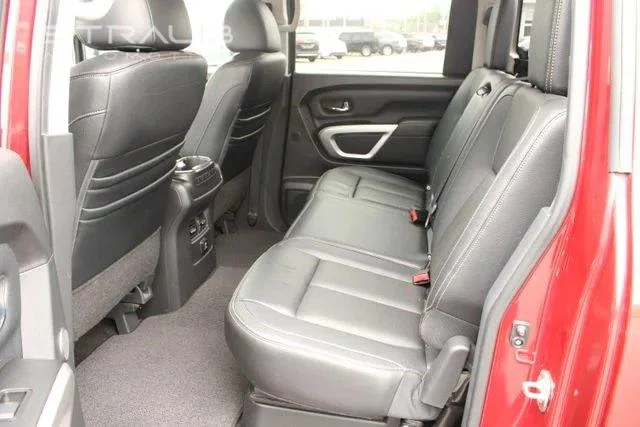 Used 2018 Cayenne Red Nissan SL image 17