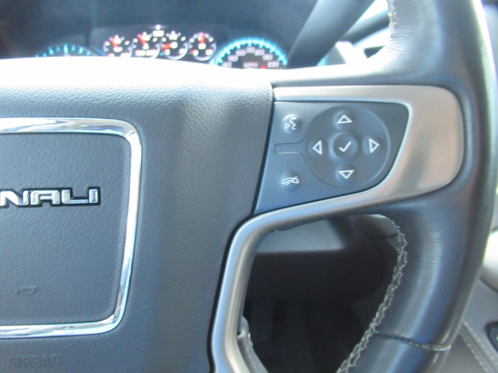 Used 2019  GMC Denali image 28