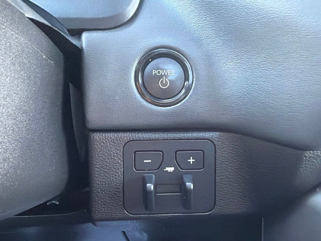 Used 2025  Toyota Limited image 18