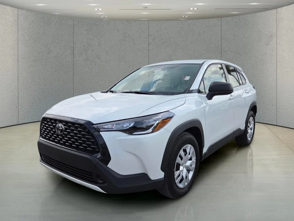Used 2025 Pearl Toyota L image 11