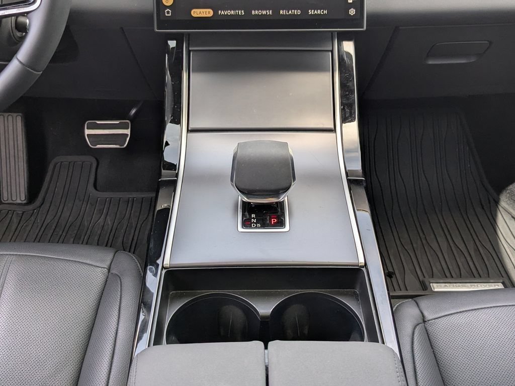 Used 2025 Black Land Rover Dynamic SE image 19