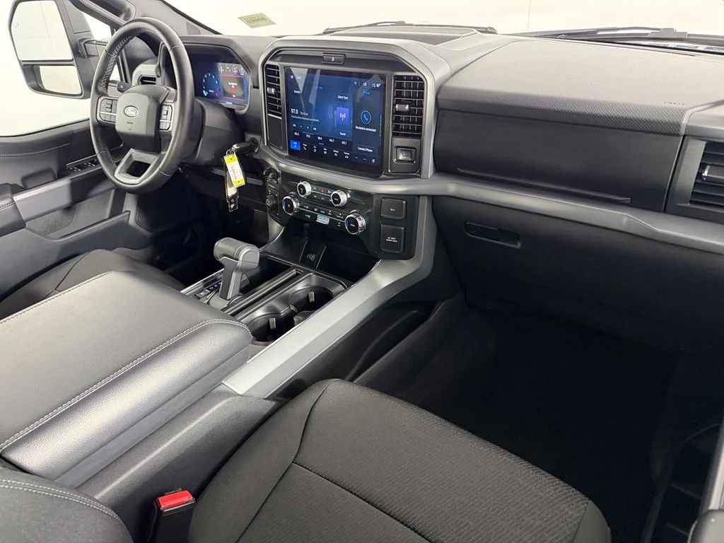 Used 2025 Oxford White Ford XLT image 14