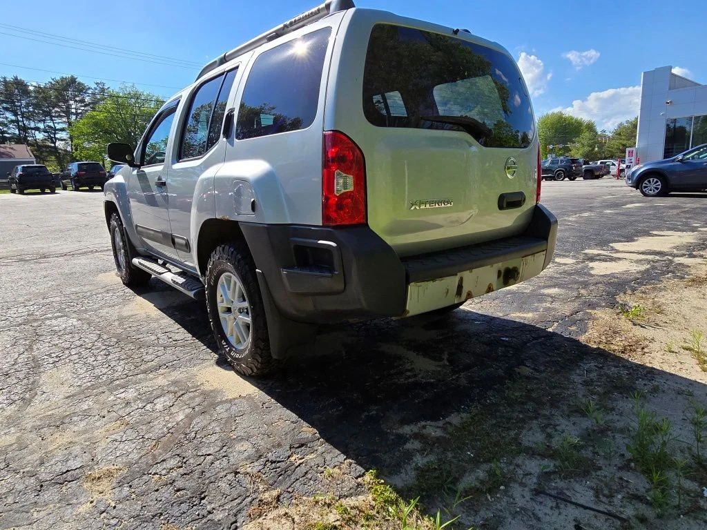 Used 2015 Brilliant Silver Nissan S image 5