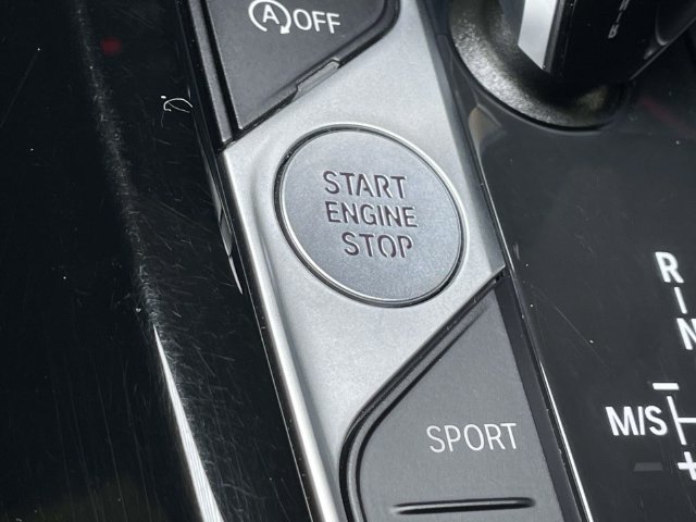 Used 2022 Black BMW xDrive30i image 43