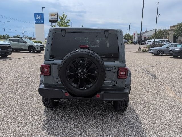 Used 2025 Gray Jeep Sahara 4xe image 19