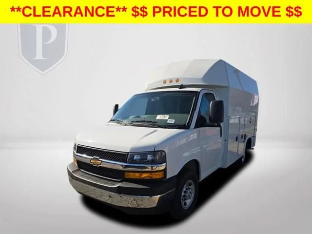 New 2025 Summit White Chevrolet 1WT image 12