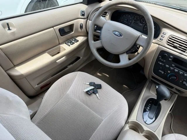 Used 2004 Gold Ford SE image 12