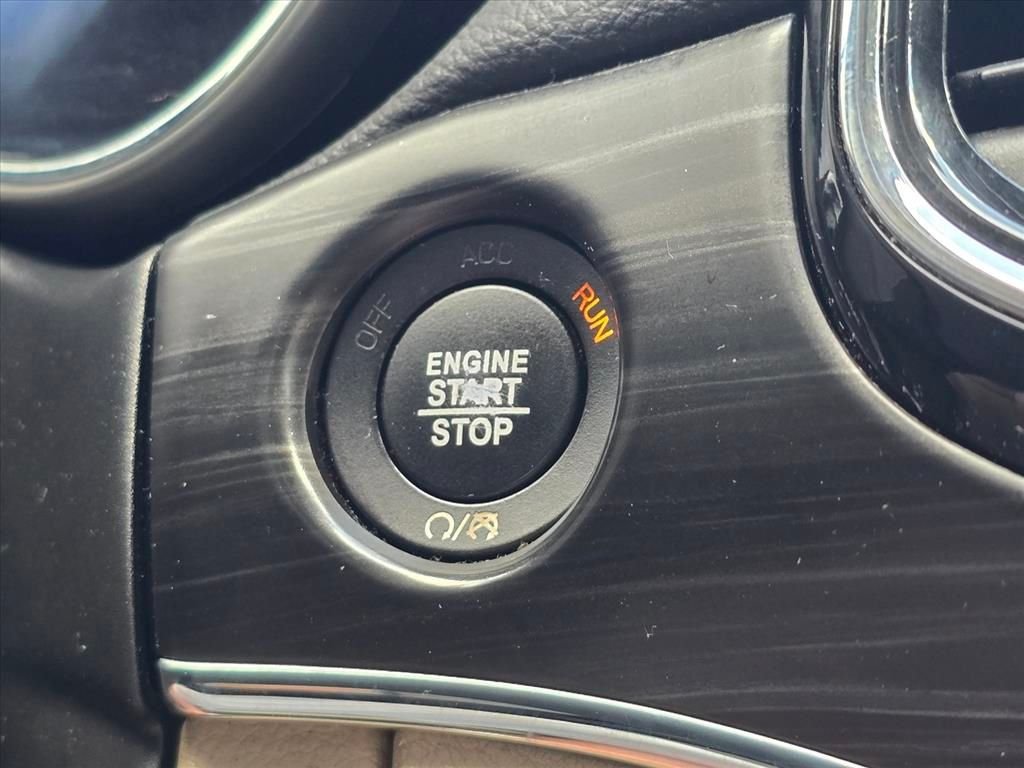 Used 2020 White Jeep Limited image 17