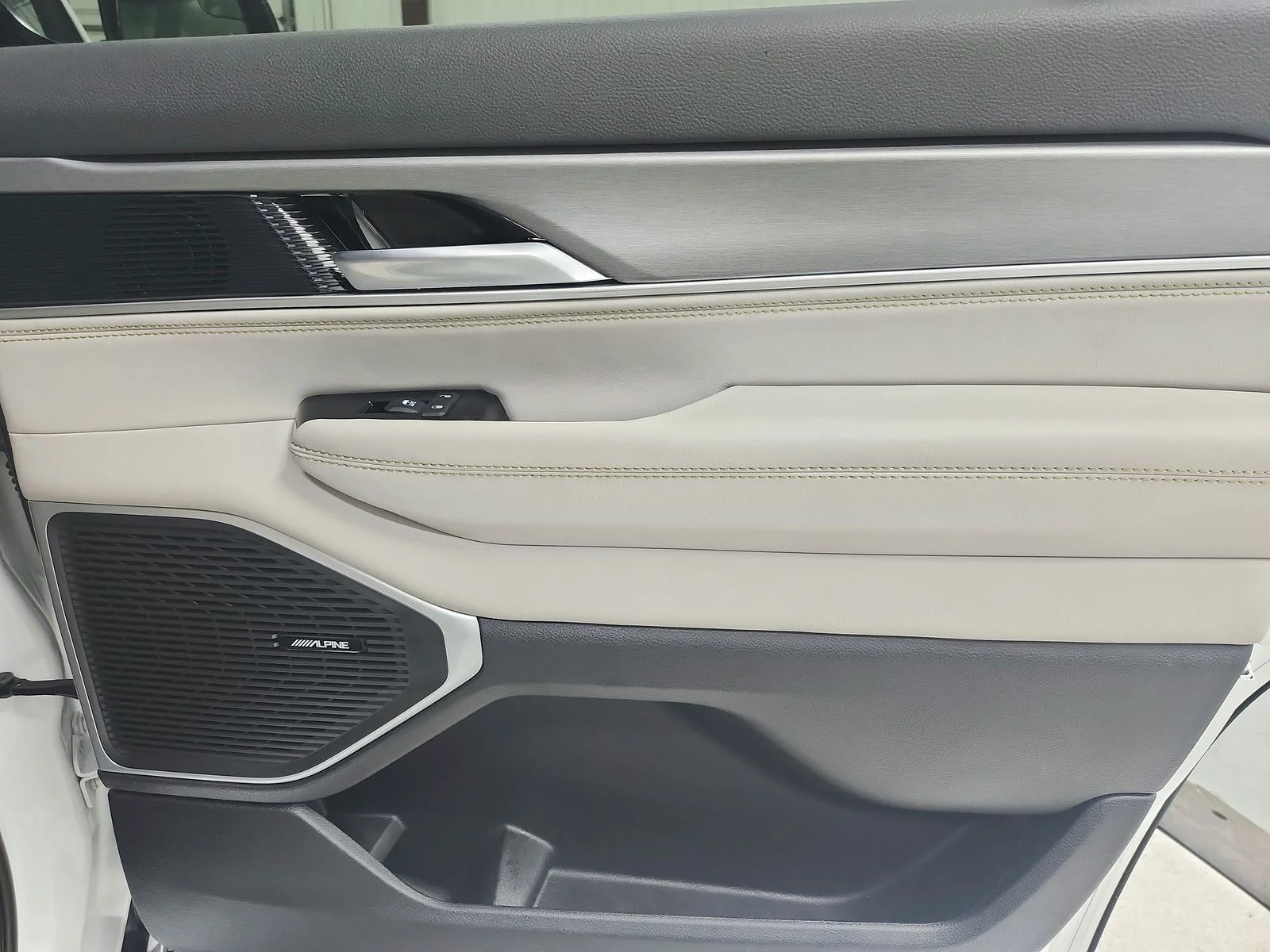 Used 2025 Bright White Clearcoat Jeep Base image 48