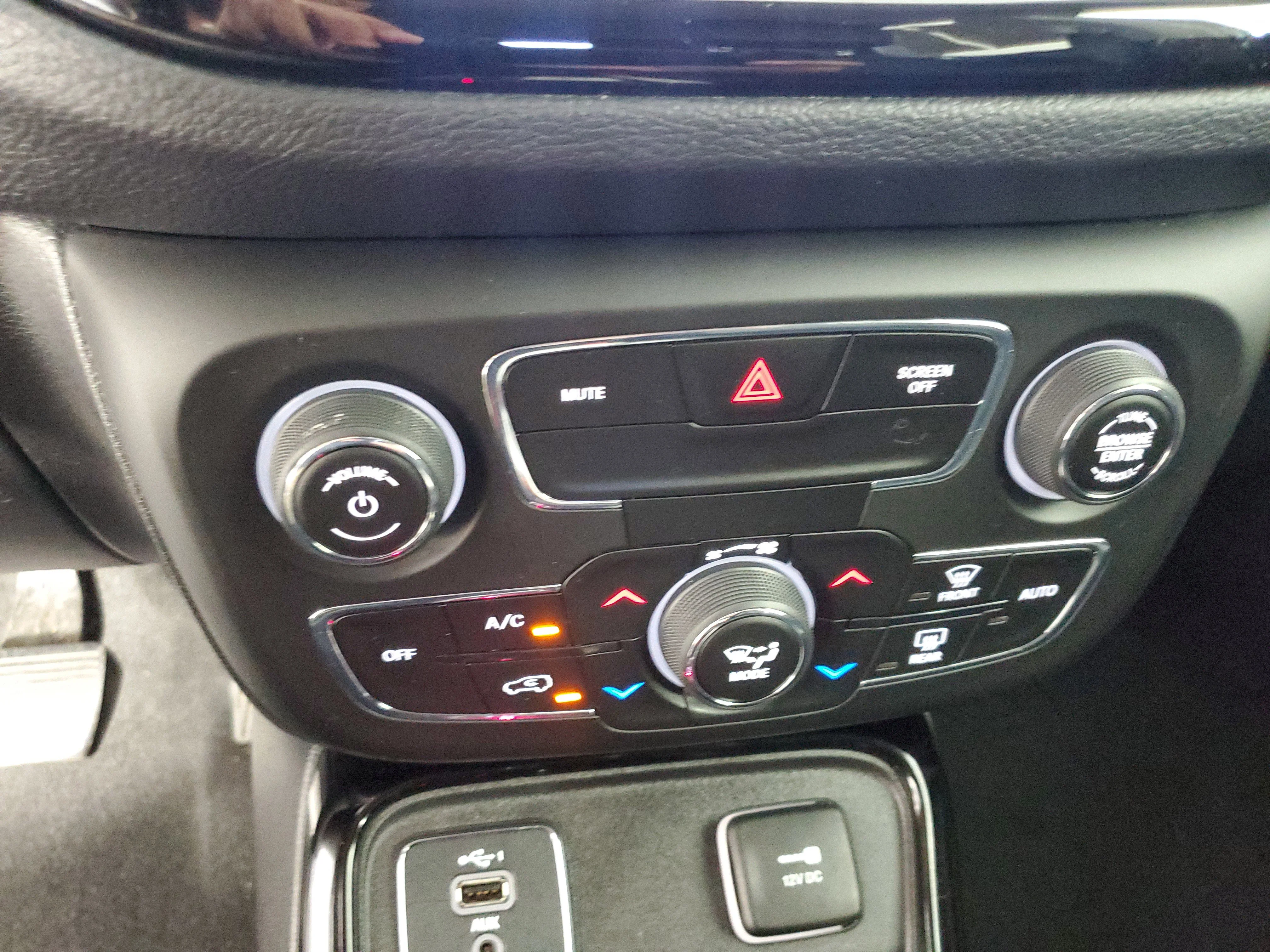 Used 2020 White Clearcoat Jeep Limited image 18