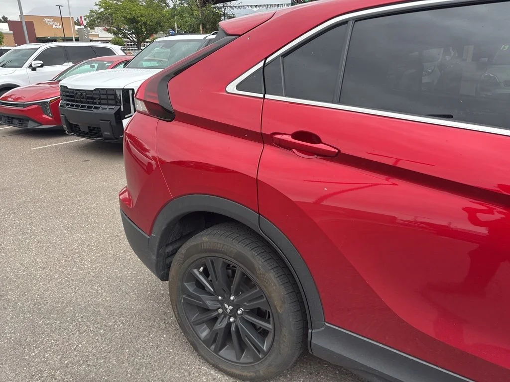 Used 2023 Red Mitsubishi SE image 8