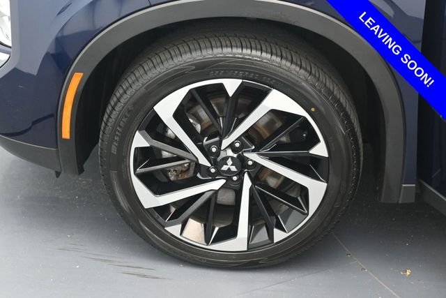 Used 2024  Mitsubishi SE image 9