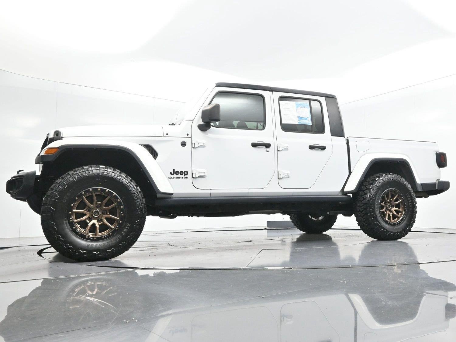 Used 2022 Bright White Clearcoat Jeep Willys image 45