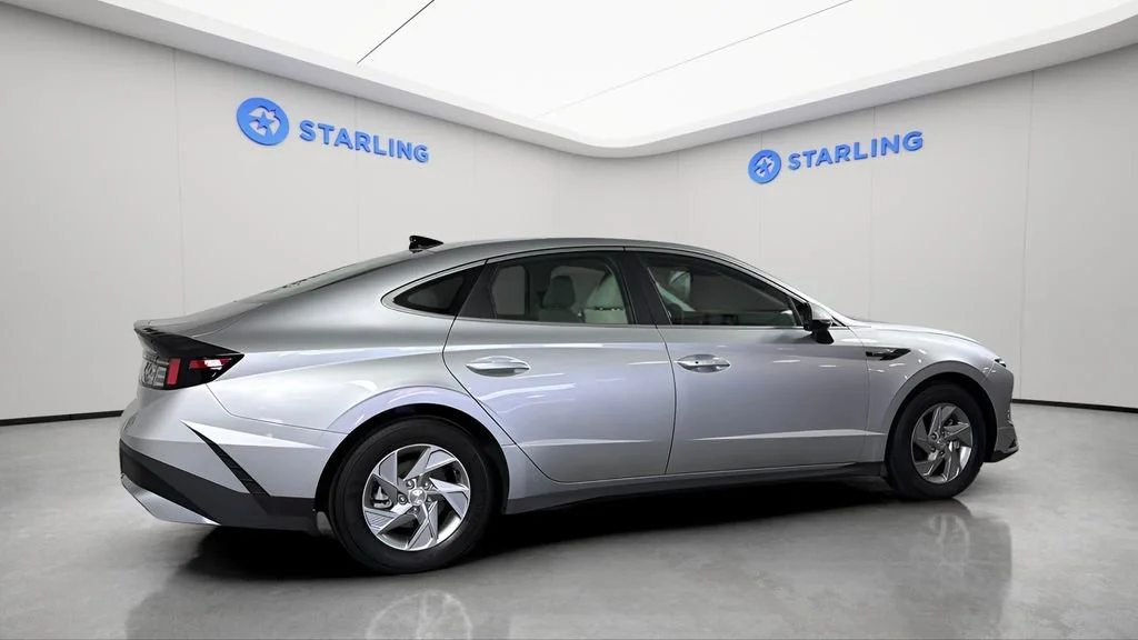 Used 2025 Silver Hyundai SE image 11