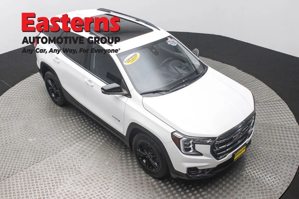 Used 2022 White GMC AT4 image 3