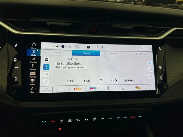 New 2026 Bright White Clear-Coat Exterior Paint Jeep Limited image 30