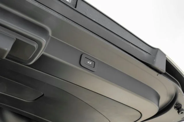 New 2026 Fuji White Land Rover SE image 60