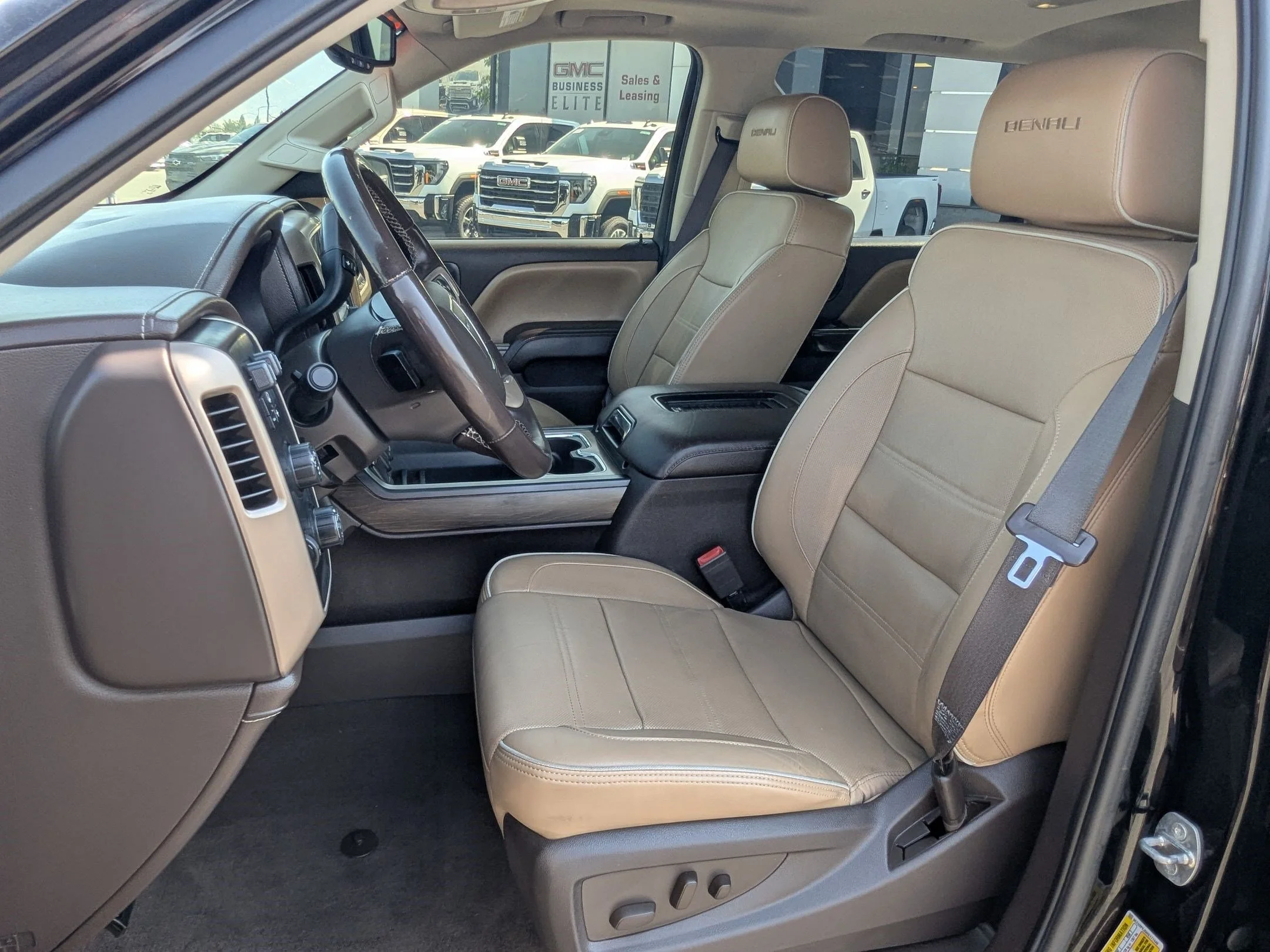 Used 2017 Onyx Black GMC Denali image 14