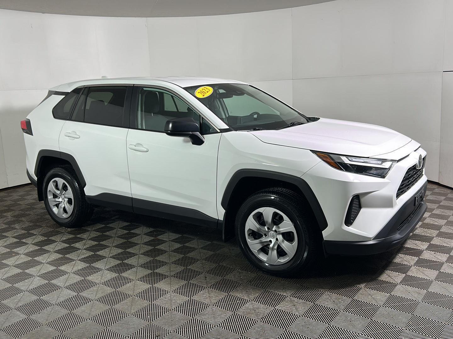 Used 2023 Ice Cap Toyota LE image 6