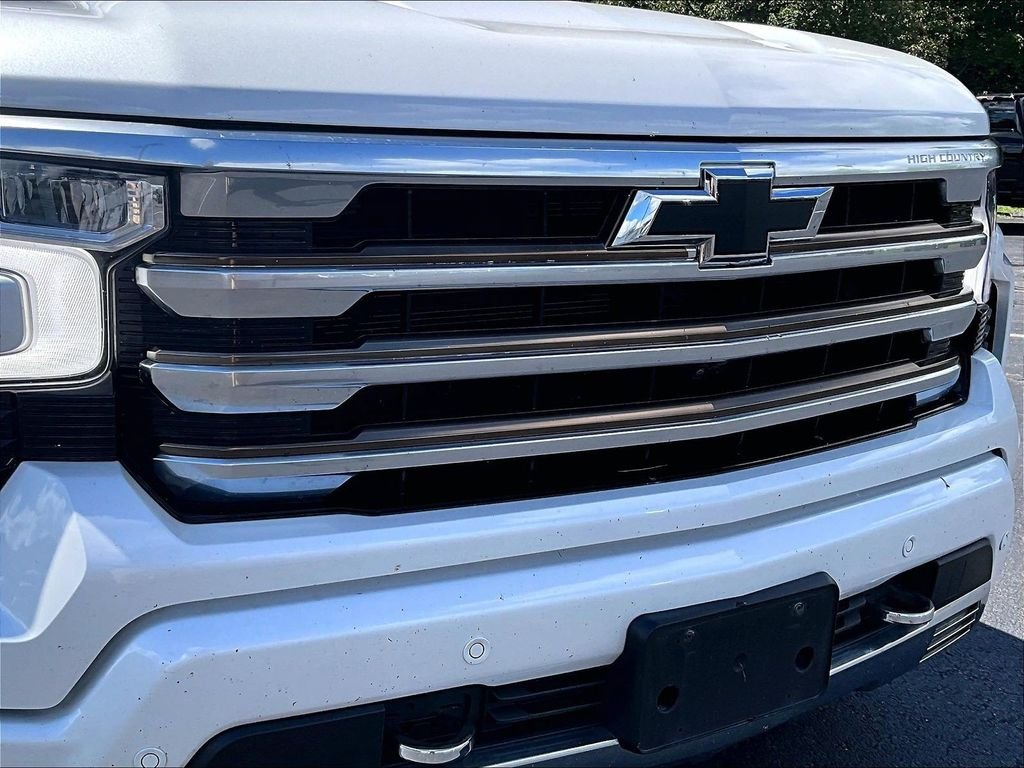 Used 2022 Beige Chevrolet High Country image 33