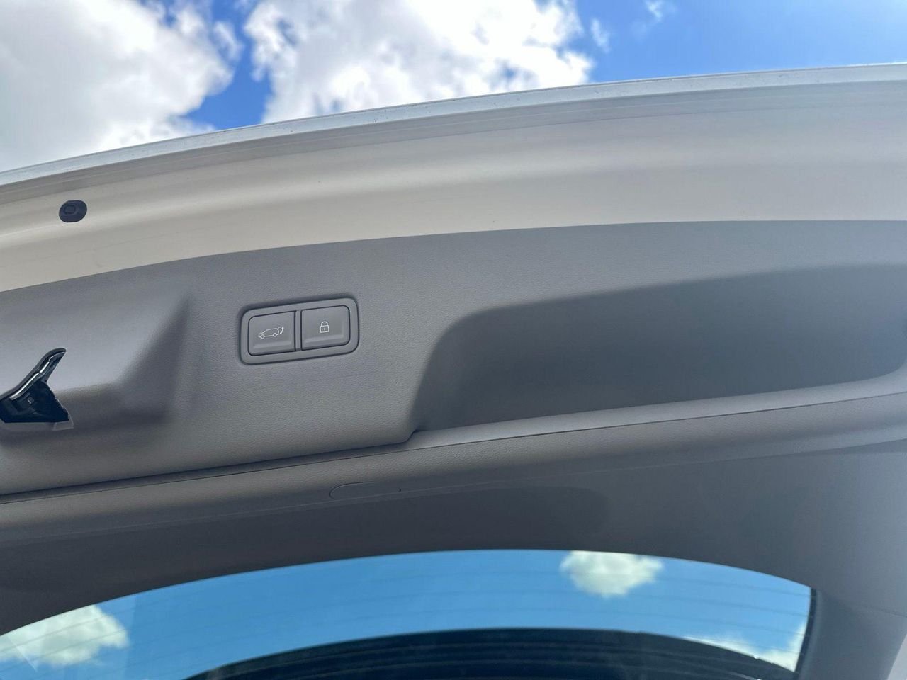 New 2026 White Hyundai SEL Premium AWD image 26