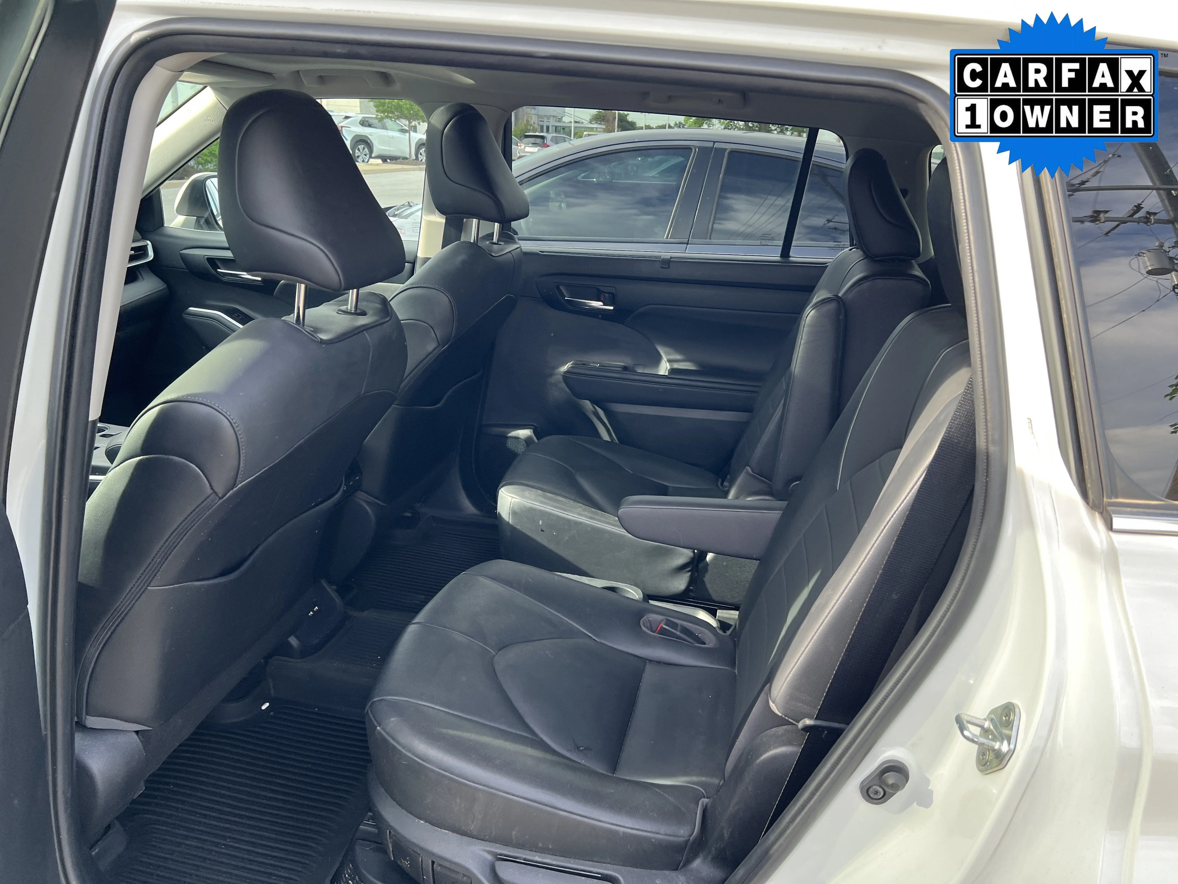Used 2020 Blizzard Pearl Toyota Hybrid XLE image 11
