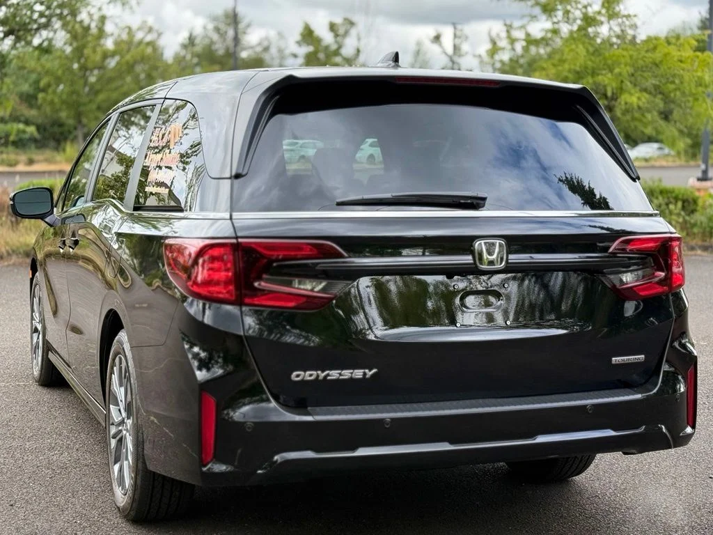 Used 2025  Honda Touring image 3