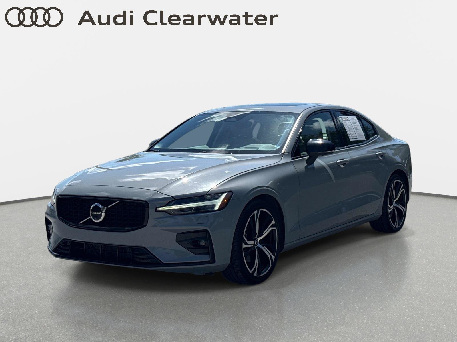 Vapour Gray Metallic 2024 Volvo S60 Sedan Front-Wheel Drive